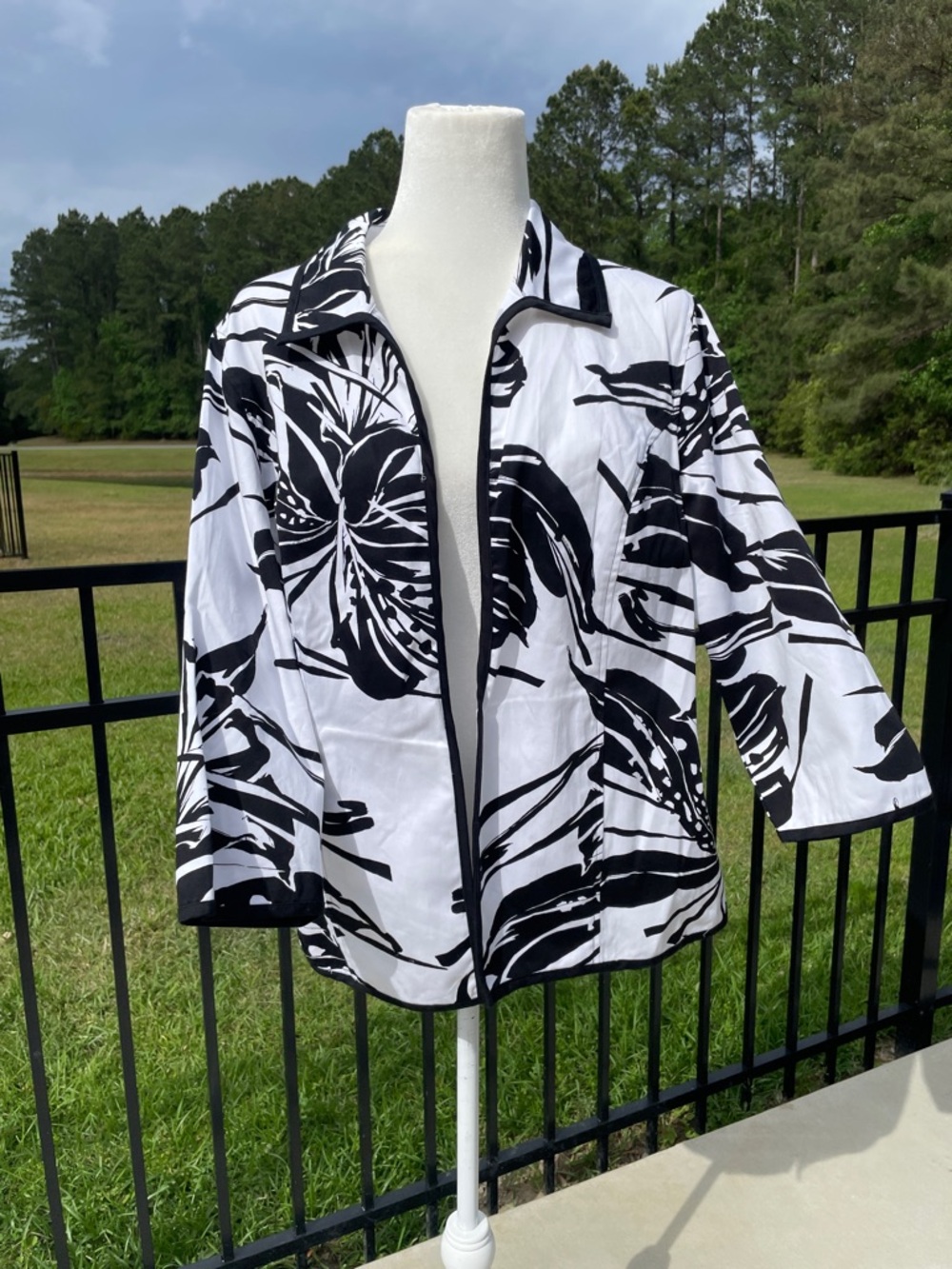 Chico's Black and White Freesia Floral Sun Cloth Calista Jacket